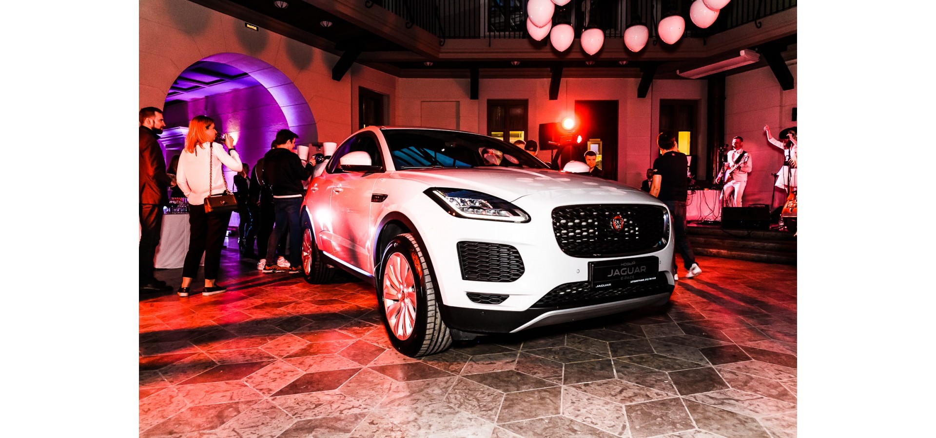 Презентация Jaguar F-Pace в замке Бип